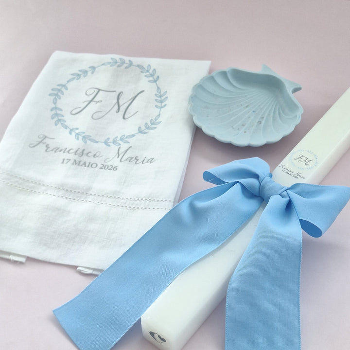 Conjunto Batizado Alegria Gorgurão | Vela · Toalha · Concha - Cutxi Cutxi - Presentes Personalizados