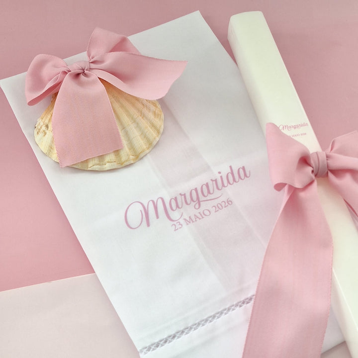 Conjunto Batizado Alegria Gorgurão | Vela · Toalha · Concha - Cutxi Cutxi - Presentes Personalizados