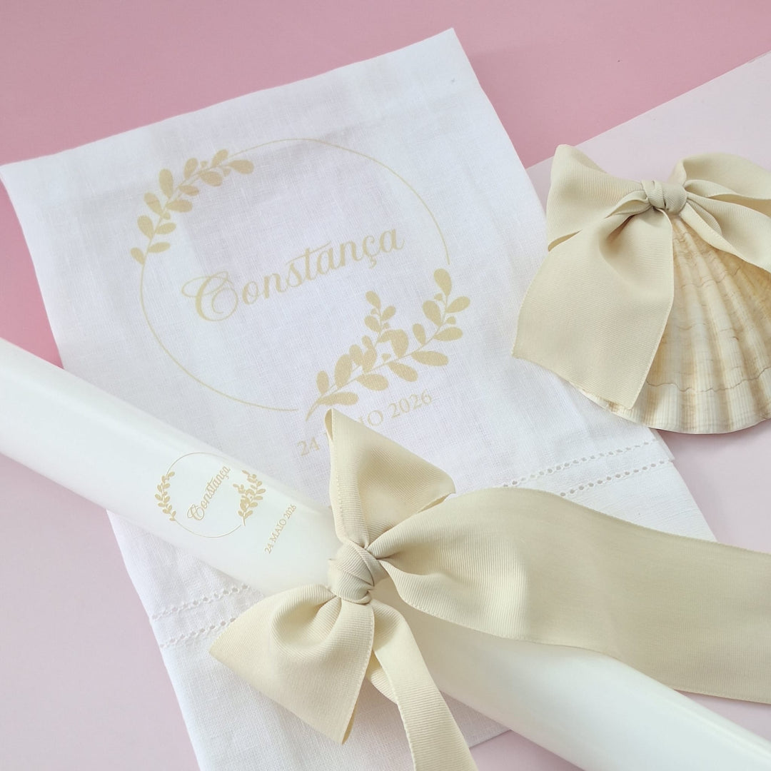 Conjunto Batizado Alegria Gorgurão | Vela · Toalha · Concha - Cutxi Cutxi - Presentes Personalizados