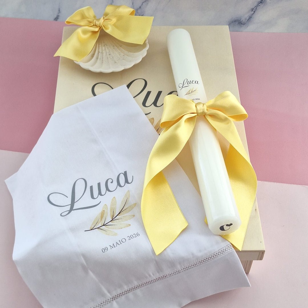 Conjunto Batizado BÊNÇÃO Cetim | 4 peças - vela, toalha, concha, caixa média - Cutxi Cutxi - Presentes Personalizados