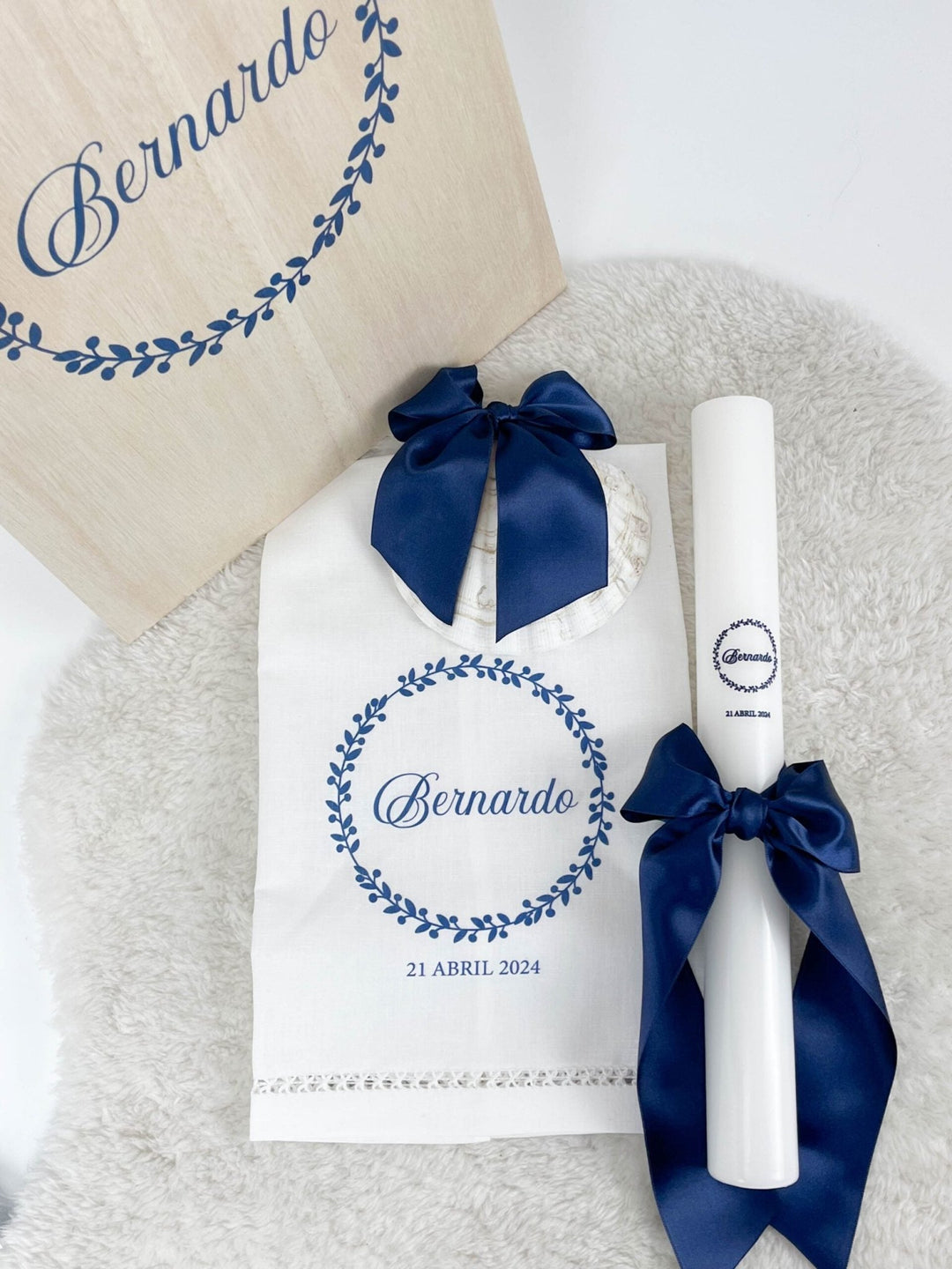 Conjunto Batizado BÊNÇÃO Cetim | 5 peças - vela, toalha, concha, caixa média, lembranças - Cutxi Cutxi - Presentes Personalizados