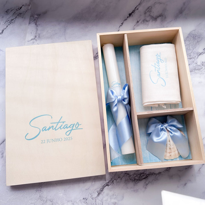 Conjunto Batizado BÊNÇÃO Cetim | 5 peças - vela, toalha, concha, caixa média, lembranças - Cutxi Cutxi - Presentes Personalizados