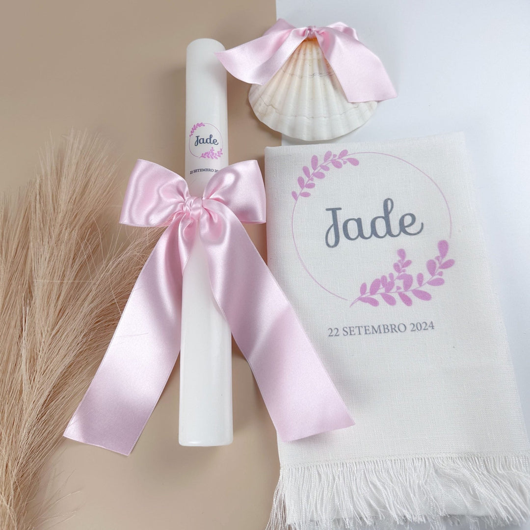 Conjunto Batizado BÊNÇÃO Cetim | Vela, Toalha, Concha, Caixa Grande - Cutxi Cutxi - Presentes Personalizados