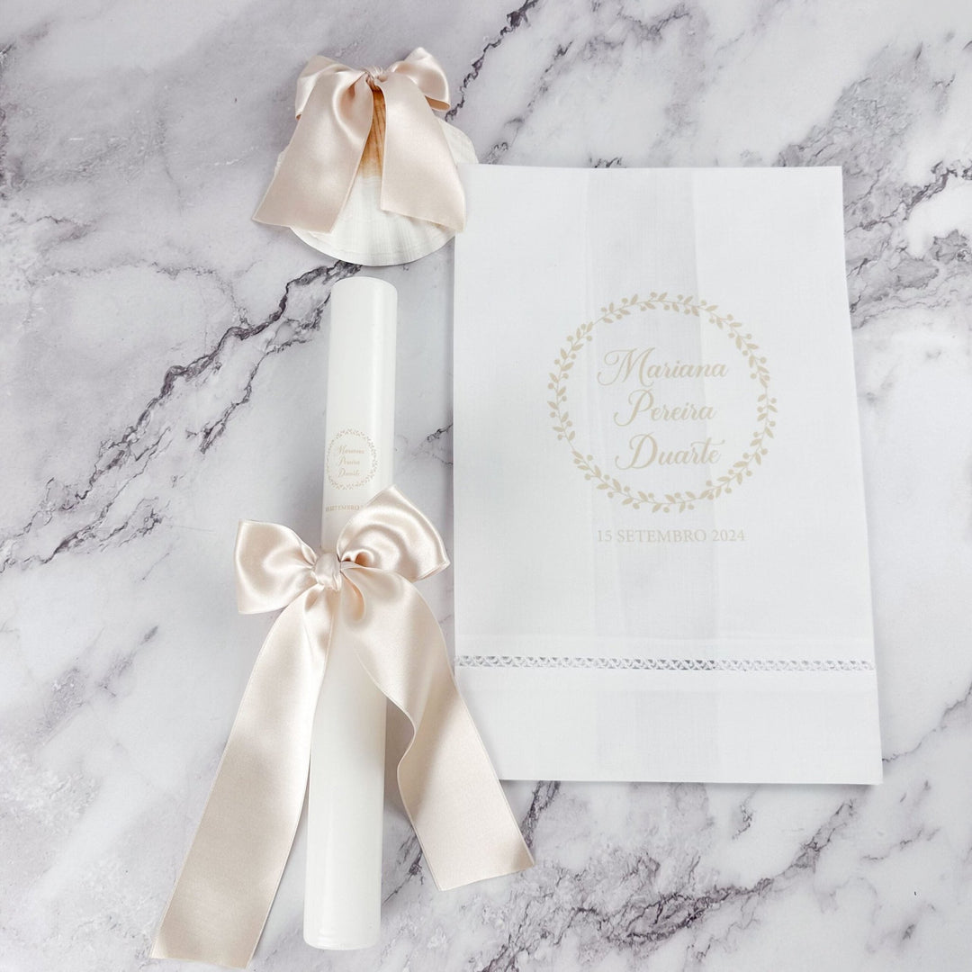 Conjunto Batizado BÊNÇÃO Cetim | Vela, Toalha, Concha, Caixa Grande - Cutxi Cutxi - Presentes Personalizados