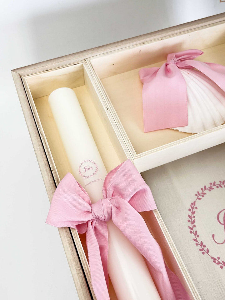 Conjunto Batizado Bênção Gorgurão | Vela · Toalha · Concha · Caixa de madeira grande - Cutxi Cutxi - Presentes Personalizados