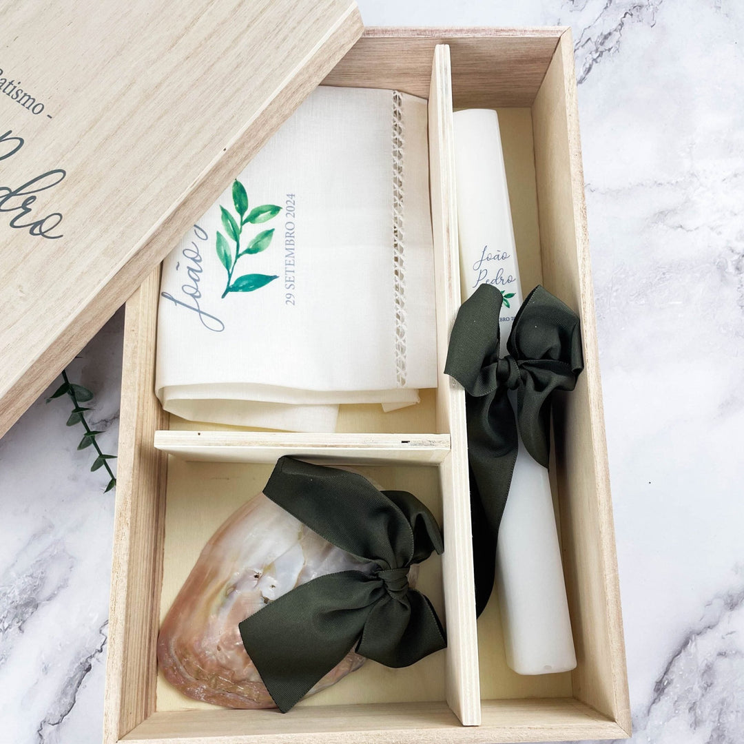 Conjunto Batizado DELUXE NATURE com Vela Concha Toalha e Caixa média - Gorgurão - Cutxi Cutxi - Presentes Personalizados