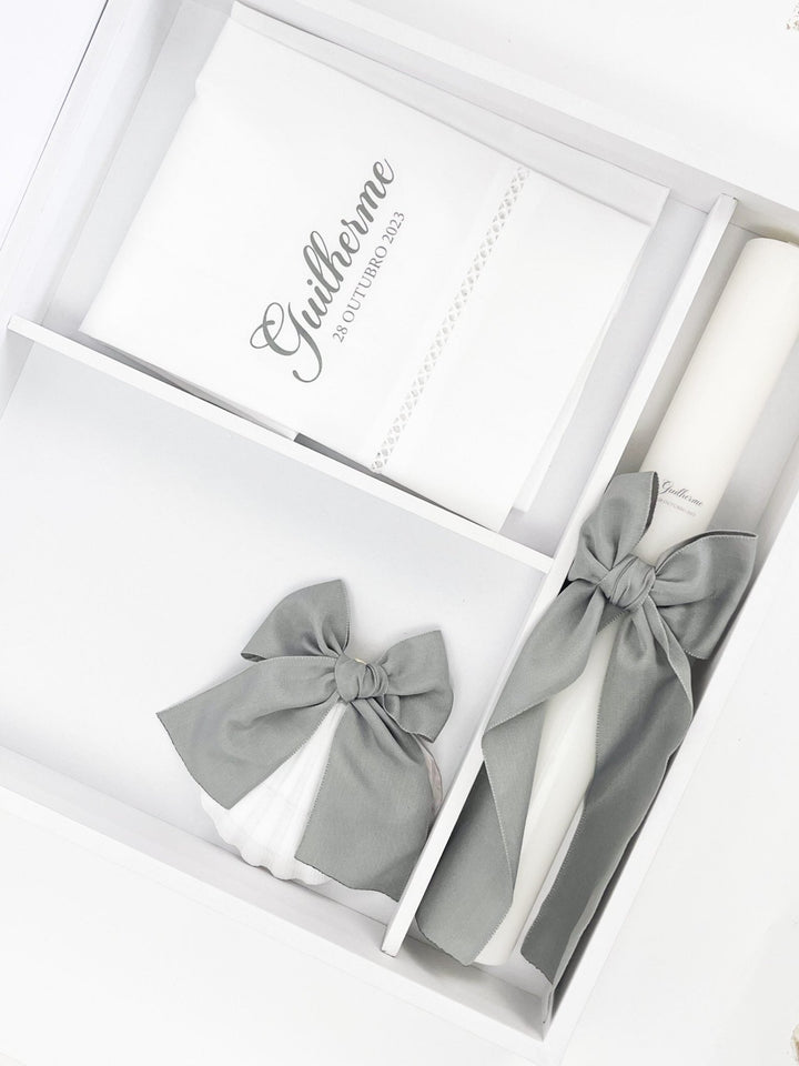 Conjunto Batizado Felicidade | Vela · Toalha · Concha · Caixa forrada em veludo - Cutxi Cutxi - Presentes Personalizados