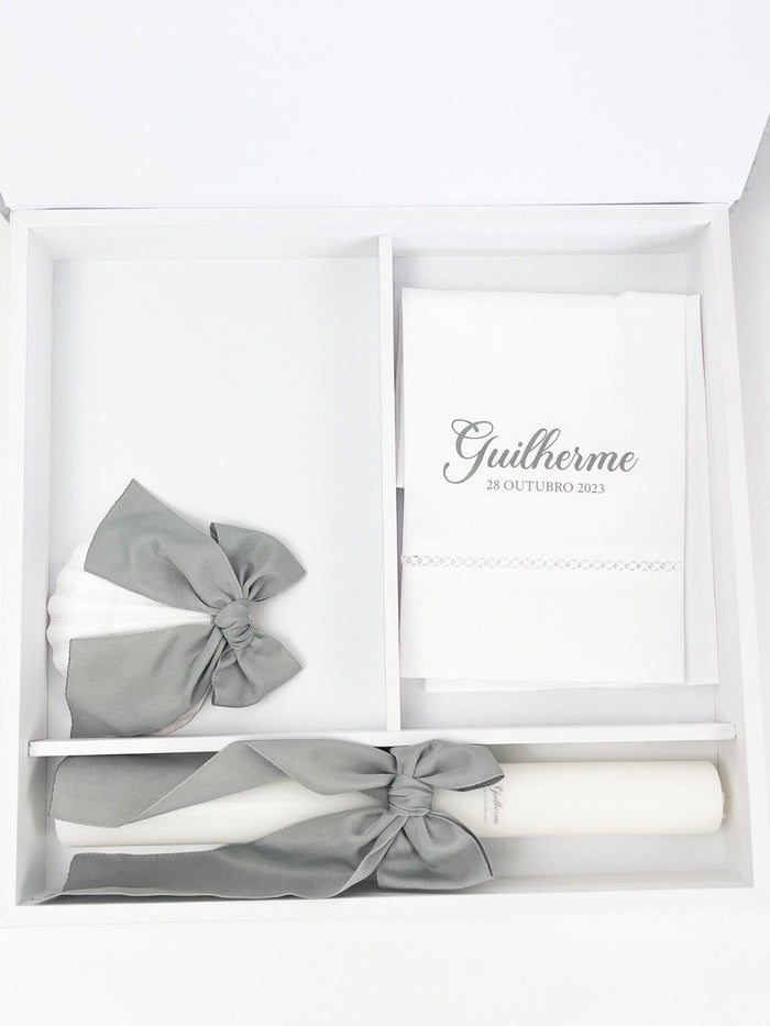 Conjunto Batizado Felicidade | Vela · Toalha · Concha · Caixa forrada em veludo - Cutxi Cutxi - Presentes Personalizados