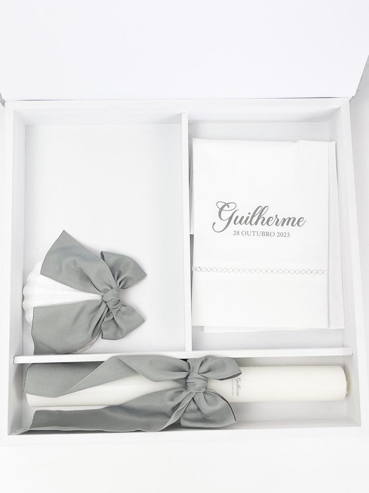 Conjunto Batizado Felicidade | Vela · Toalha · Concha · Caixa forrada em veludo - Cutxi Cutxi - Presentes Personalizados