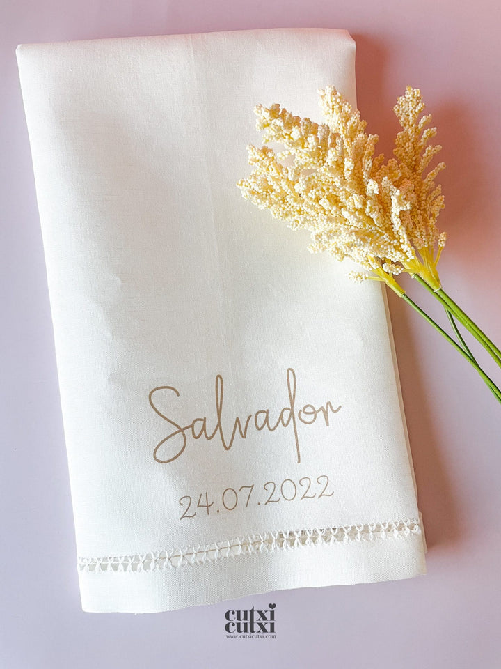 Conjunto Batizado Felicidade | Vela · Toalha · Concha · Caixa forrada em veludo - Cutxi Cutxi - Presentes Personalizados