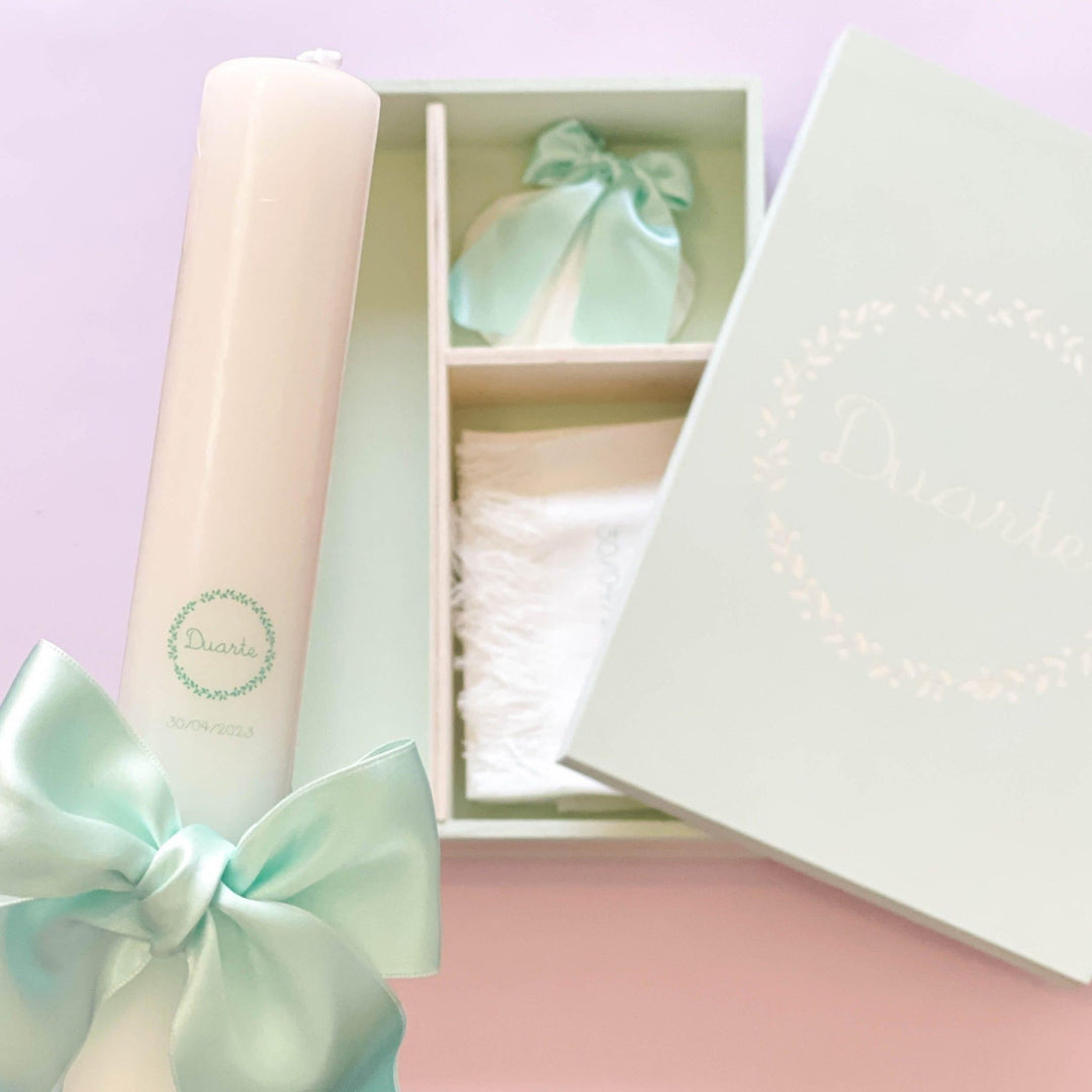 Conjunto Batizado Luz Grande | Vela · Toalha · Concha · Caixa grande pintada à mão - Cutxi Cutxi - Presentes Personalizados