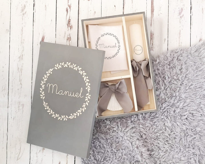 Conjunto Batizado Luz Grande | Vela · Toalha · Concha · Caixa grande pintada à mão - Cutxi Cutxi - Presentes Personalizados