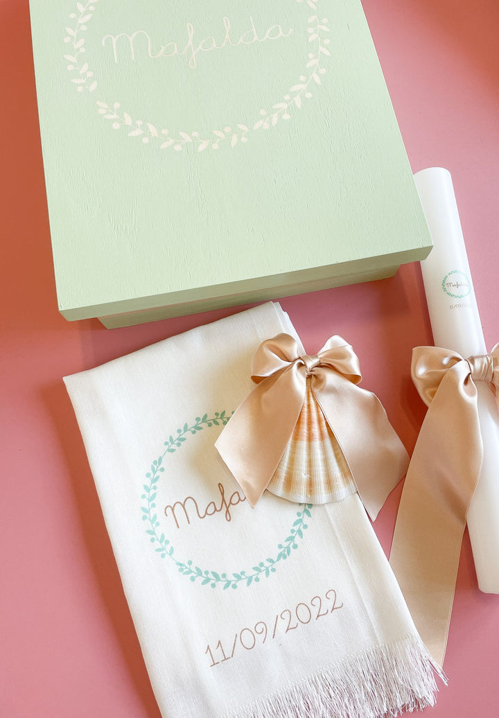 Conjunto Batizado Luz Grande | Vela · Toalha · Concha · Caixa grande pintada à mão - Cutxi Cutxi - Presentes Personalizados