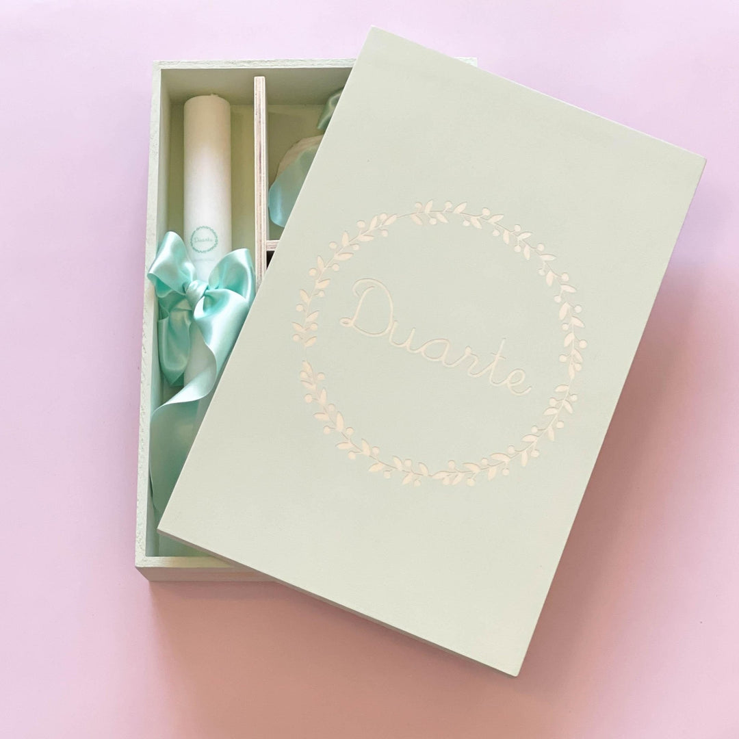 Conjunto Batizado Luz Grande | Vela · Toalha · Concha · Caixa grande pintada à mão - Cutxi Cutxi - Presentes Personalizados