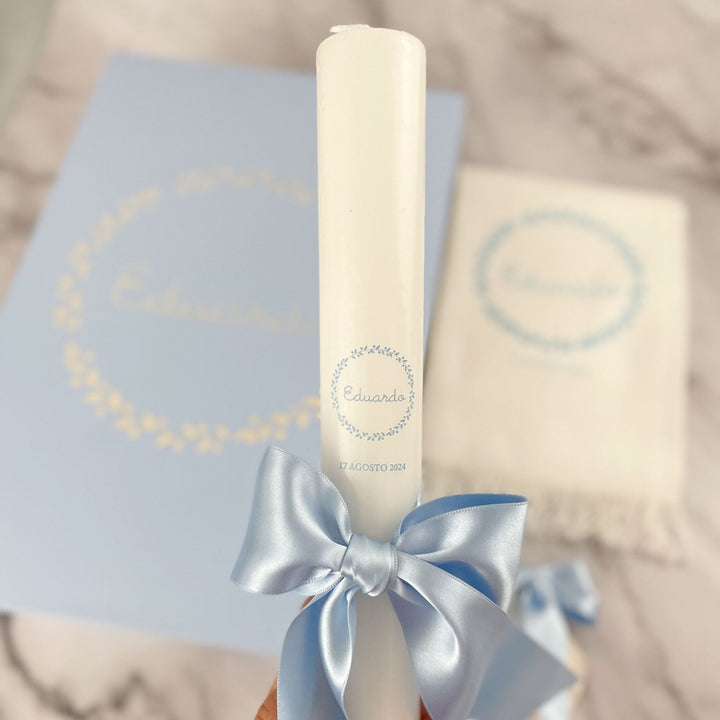 Conjunto Batizado Luz | Vela · Toalha · Concha · Caixa pintada à mão - Cutxi Cutxi - Presentes Personalizados