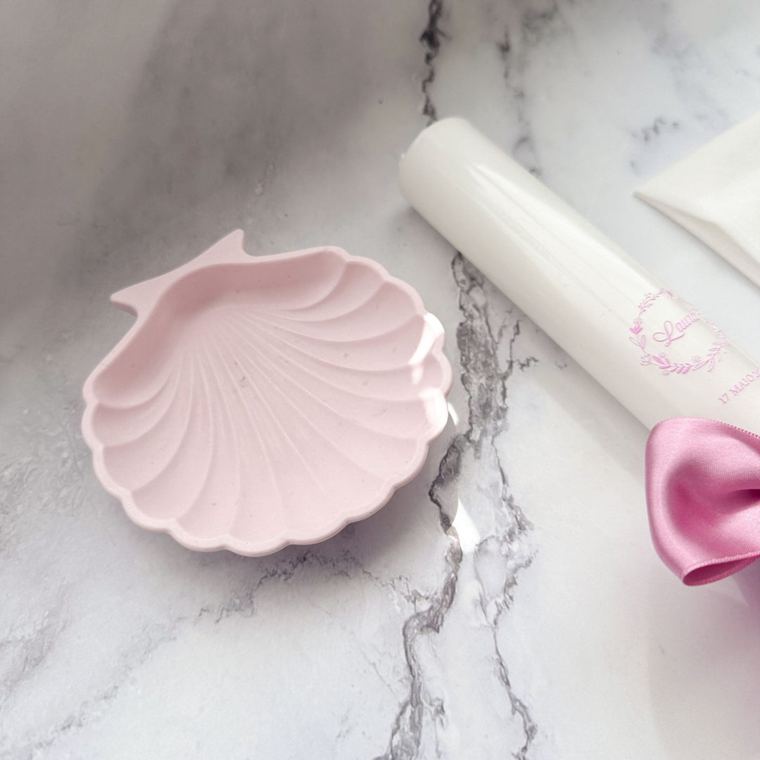 Conjunto Batizado Ternura | Vela · Toalha · Concha · Caixa forrada em rosa - Cutxi Cutxi - Presentes Personalizados
