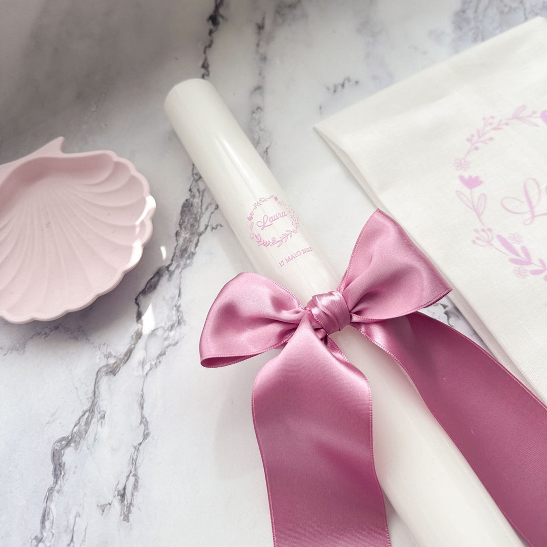 Conjunto Batizado Ternura | Vela · Toalha · Concha · Caixa forrada em rosa - Cutxi Cutxi - Presentes Personalizados