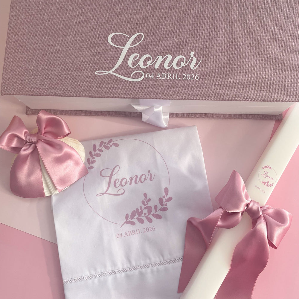 Conjunto Batizado Ternura | Vela · Toalha · Concha · Caixa forrada em rosa - Cutxi Cutxi - Presentes Personalizados