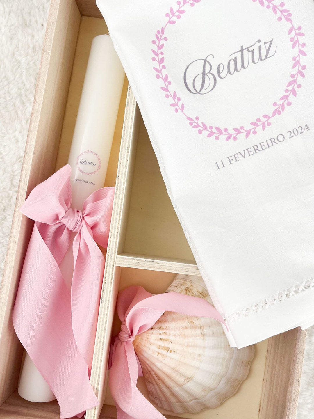 Conjunto Batizado DELUXE NATURE com Vela Concha Toalha e Caixa média - Gorgurão