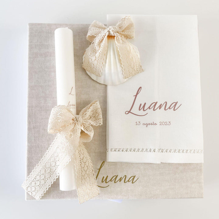 Conjunto para Batizado coleção Poema Deluxe | com Vela, Concha, Toalha, Caixa de veludo grande - Cutxi Cutxi - Presentes Personalizados