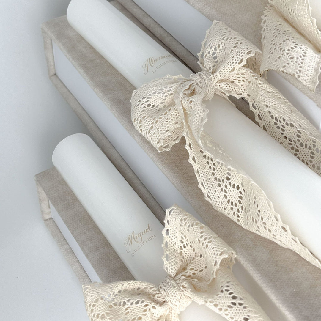 Conjunto para Batizado coleção Poema Deluxe | com Vela, Concha, Toalha, Caixa de veludo grande - Cutxi Cutxi - Presentes Personalizados