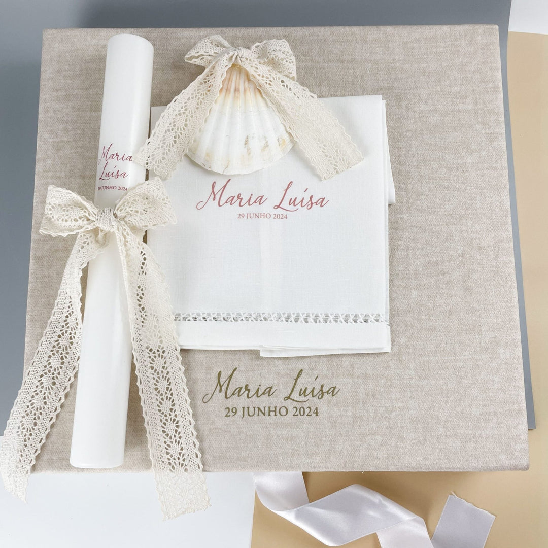 Conjunto para Batizado coleção Poema Deluxe | com Vela, Concha, Toalha, Caixa de veludo grande - Cutxi Cutxi - Presentes Personalizados