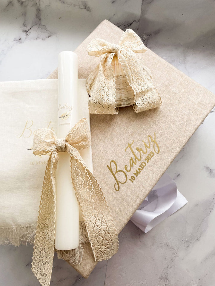 Conjunto para Batizado coleção Poema Deluxe | com Vela, Concha, Toalha, Caixa de veludo grande - Cutxi Cutxi - Presentes Personalizados