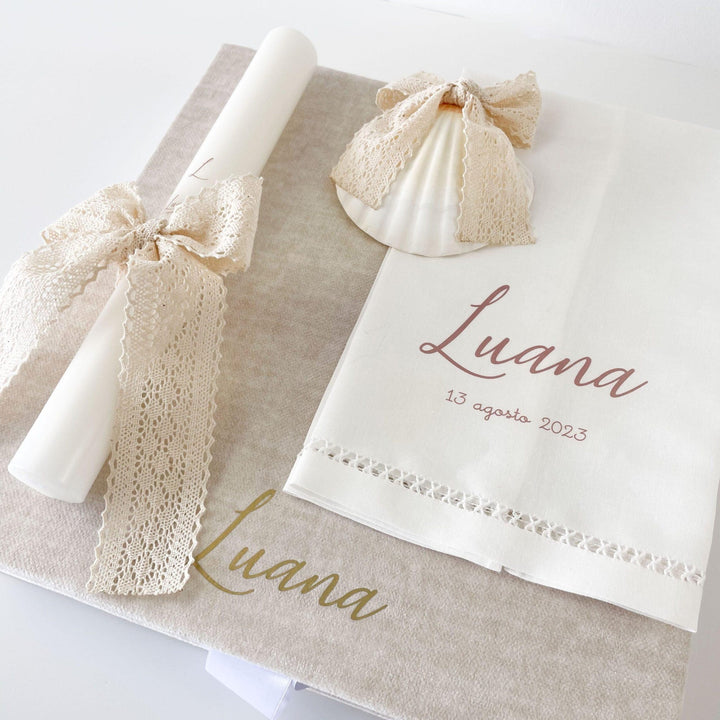 Conjunto para Batizado coleção Poema Deluxe | com Vela, Concha, Toalha, Caixa de veludo grande - Cutxi Cutxi - Presentes Personalizados