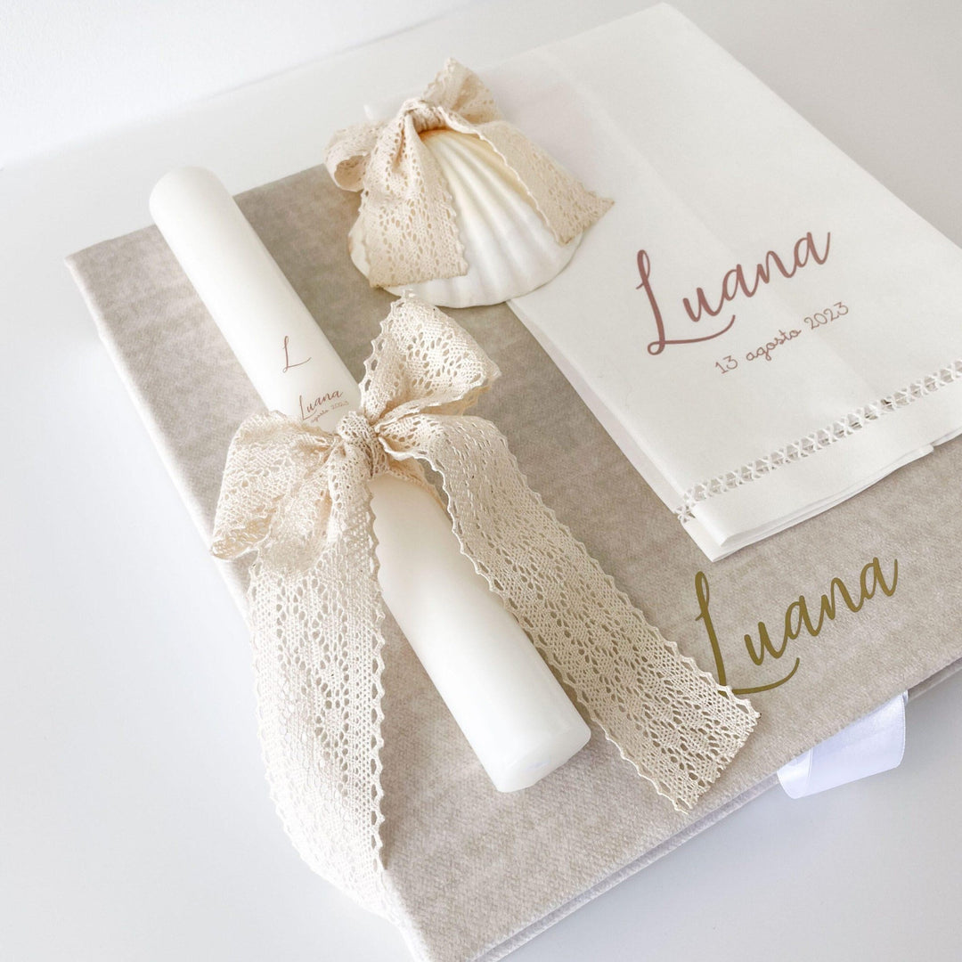 Conjunto para Batizado coleção Poema Deluxe | com Vela, Concha, Toalha, Caixa de veludo grande - Cutxi Cutxi - Presentes Personalizados