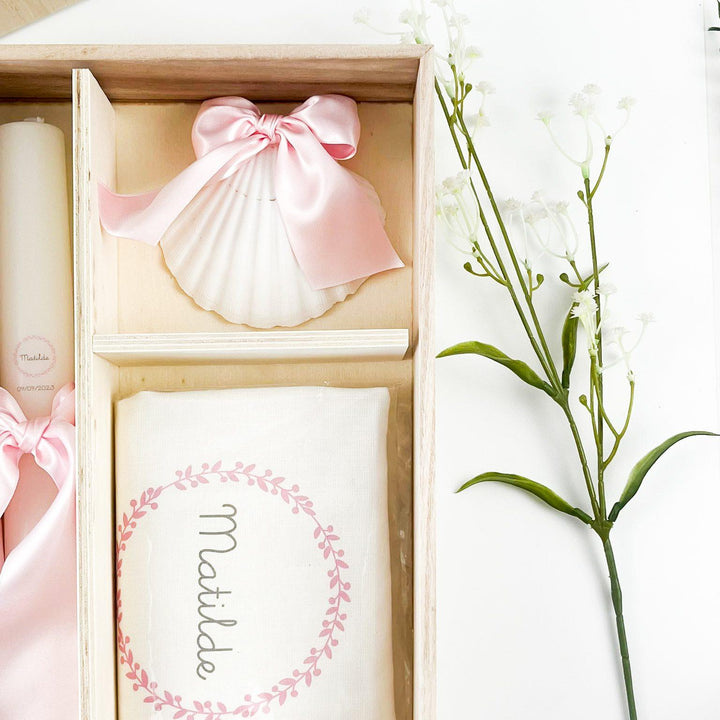 Conjunto Batizado DELUXE NATURE com Vela Concha Toalha e Caixa média - CETIM
