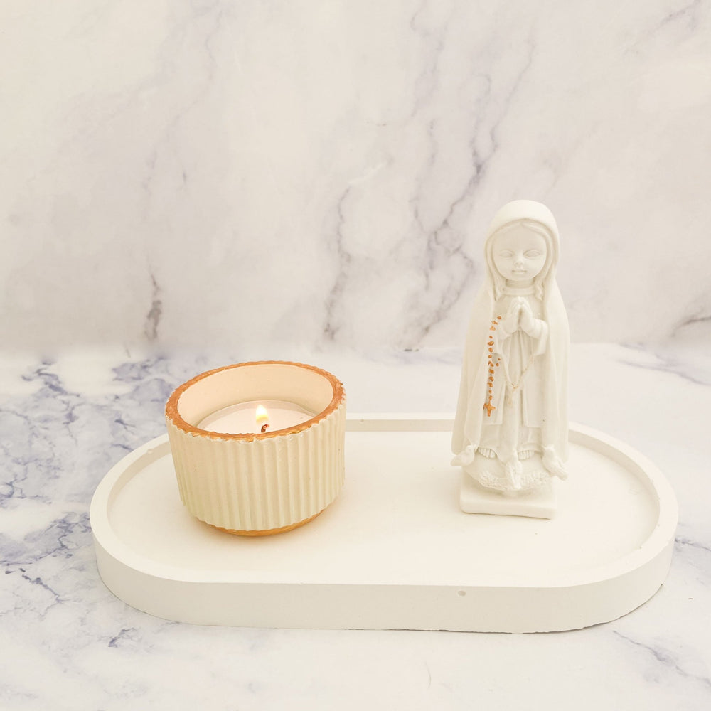Estatueta Elegante com base e vela | Nossa Senhora - Cutxi Cutxi - Presentes Personalizados