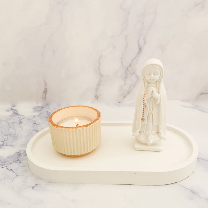 Estatueta Elegante com base e vela | Nossa Senhora - Cutxi Cutxi - Presentes Personalizados