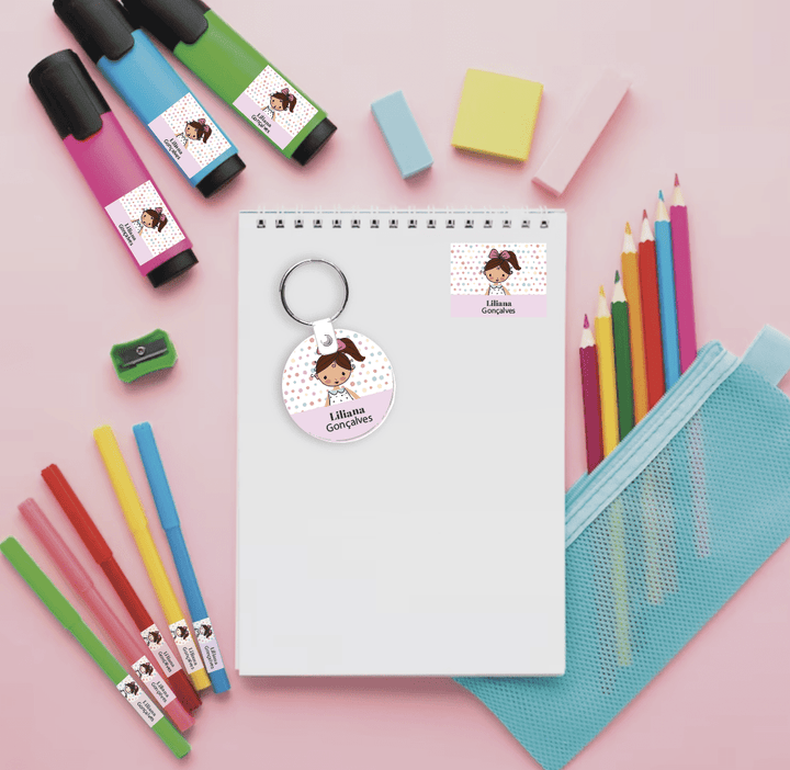 Conjunto Regresso às aulas com Etiquetas, garrafa e identificador com ilustração Criança (Regresso às aulas)