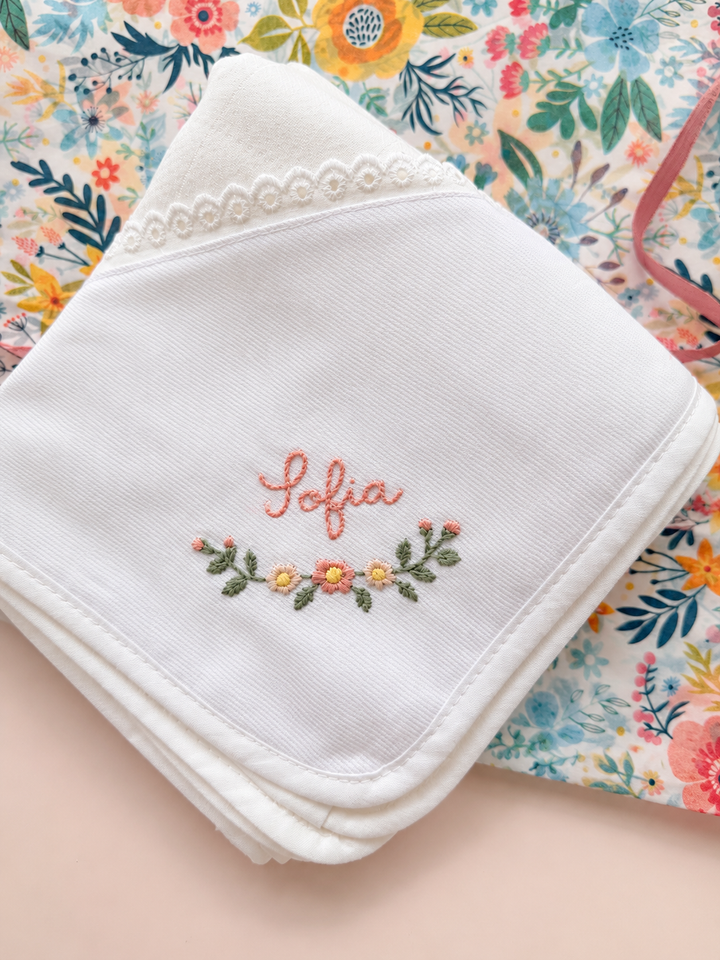 Fralda para Bebé Bordada à Mão | Nome Personalizado