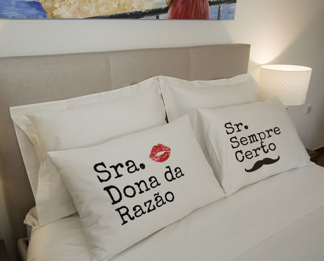 Fronha para almofadas Sr. Sempre Certo e Sr.ª Dona da Razão - Presente Namorados - Cutxi Cutxi - Presentes Personalizados