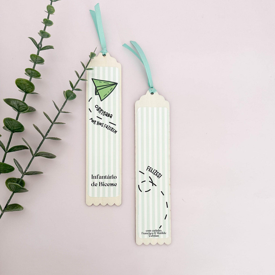 Marcador de Livros em Madeira Personalizados - Avião do Mateus