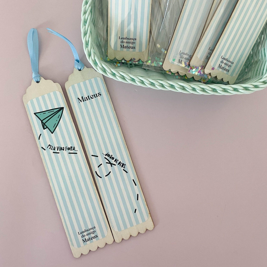 Marcador de Livros em Madeira Personalizado - O Avião do Mateus | Lembrança Escolar - Cutxi Cutxi - Presentes Personalizados