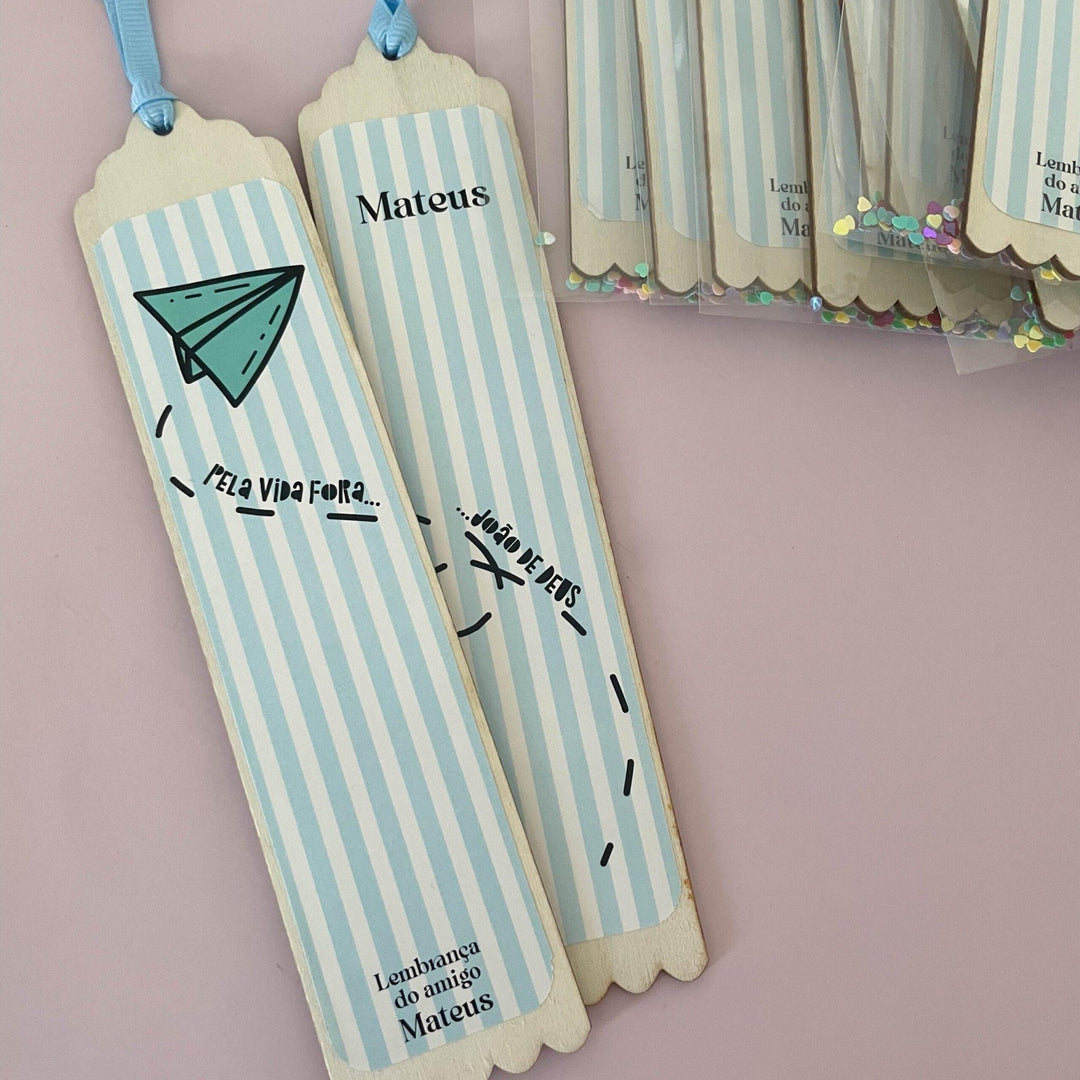 Marcador de Livros em Madeira Personalizado - O Avião do Mateus | Lembrança Escolar - Cutxi Cutxi - Presentes Personalizados