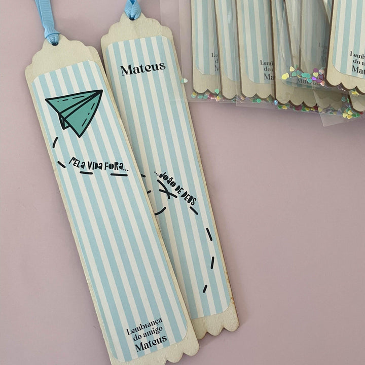 Marcador de Livros em Madeira Personalizado - O Avião do Mateus | Lembrança Escolar - Cutxi Cutxi - Presentes Personalizados