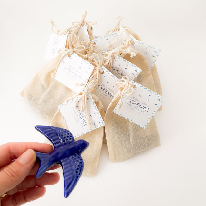 Pomba / Andorinha em Cerâmica Vidrada com saco e etiqueta - Lembrança Batizado - Cutxi Cutxi - Presentes Personalizados