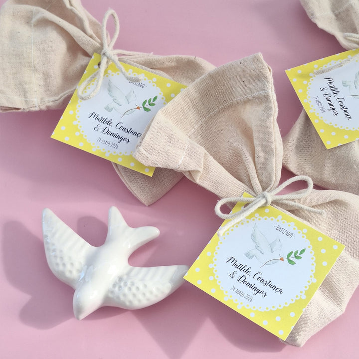 Pomba / Andorinha em Cerâmica Vidrada com saco e etiqueta - Lembrança Batizado - Cutxi Cutxi - Presentes Personalizados