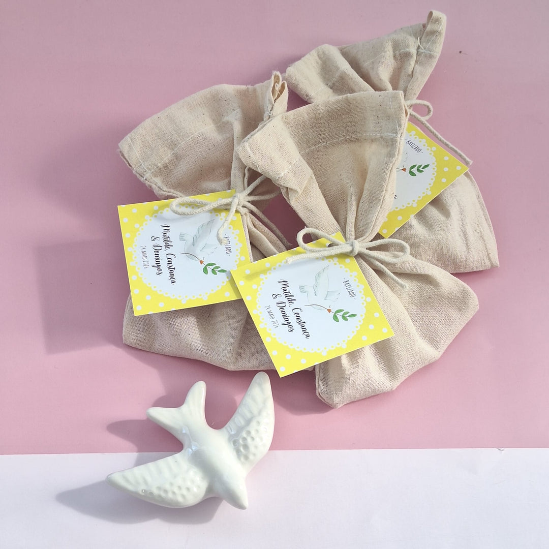 Pomba / Andorinha em Cerâmica Vidrada com saco e etiqueta - Lembrança Batizado - Cutxi Cutxi - Presentes Personalizados