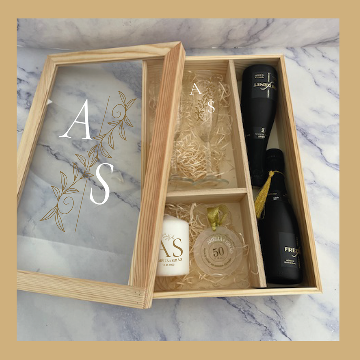 Presente Personalizado para Bodas de Casamento | Caixa com Copos, Espumante, Vela e Medalha - Cutxi Cutxi - Presentes Personalizados