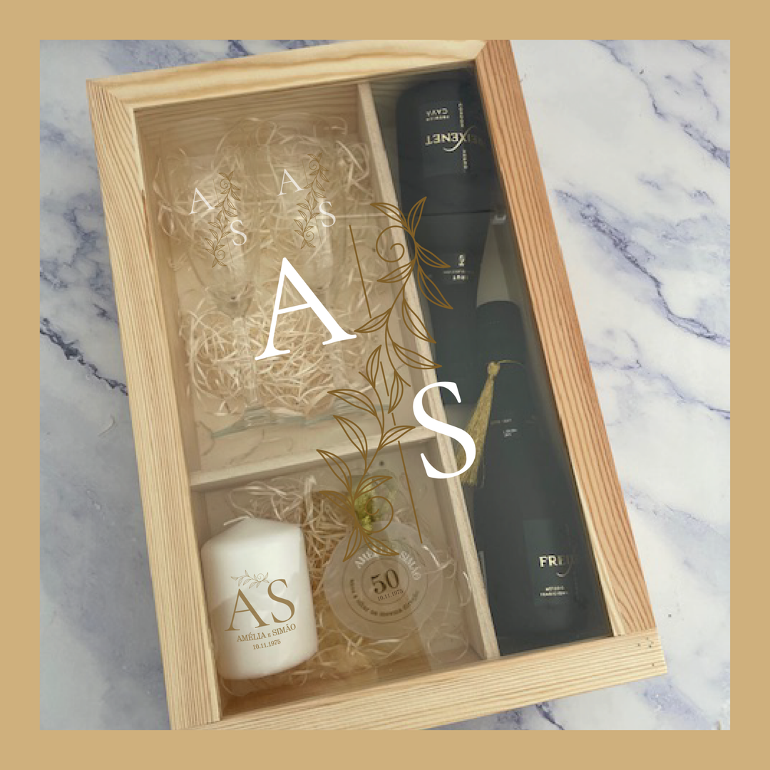Presente Personalizado para Bodas de Casamento | Caixa com Copos, Espumante, Vela e Medalha - Cutxi Cutxi - Presentes Personalizados