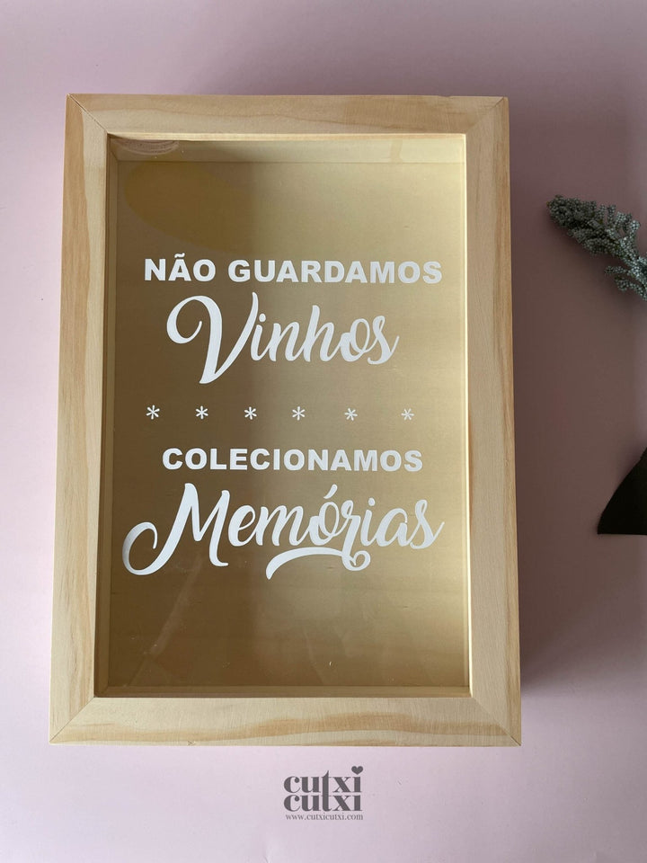 Quadro Guarda Rolhas ou Caricas Memórias - Cutxi Cutxi - Presentes Personalizados