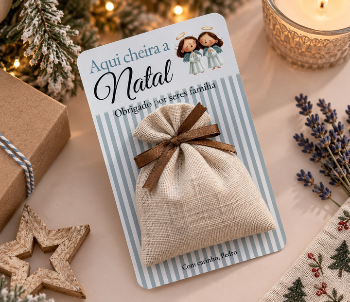 Sachê de alfazema de Natal com cartão azul e ilustração de anjinhos