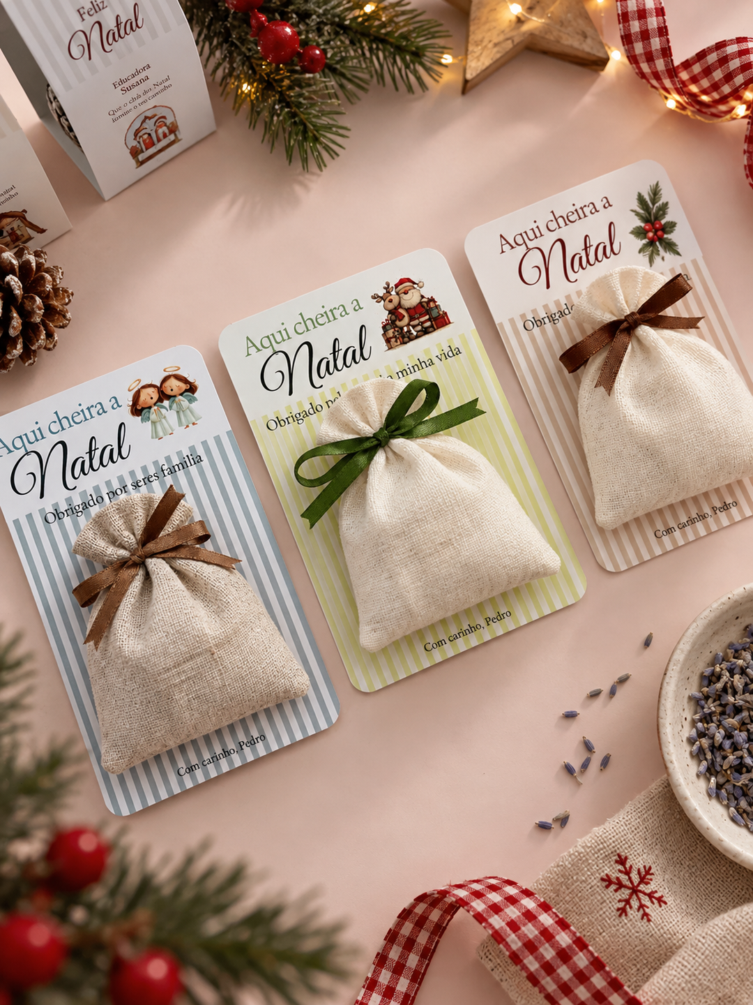 Sachês de alfazema de Natal com cartões personalizados e diferentes ilustrações