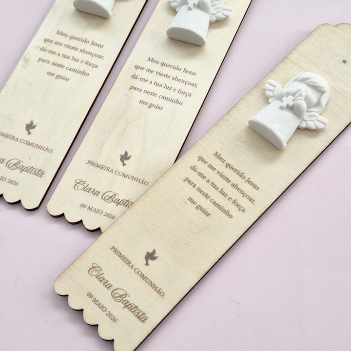 Santinhos em Madeira e Gesso Personalizados - Marcadores de Livros - Cutxi Cutxi - Presentes Personalizados