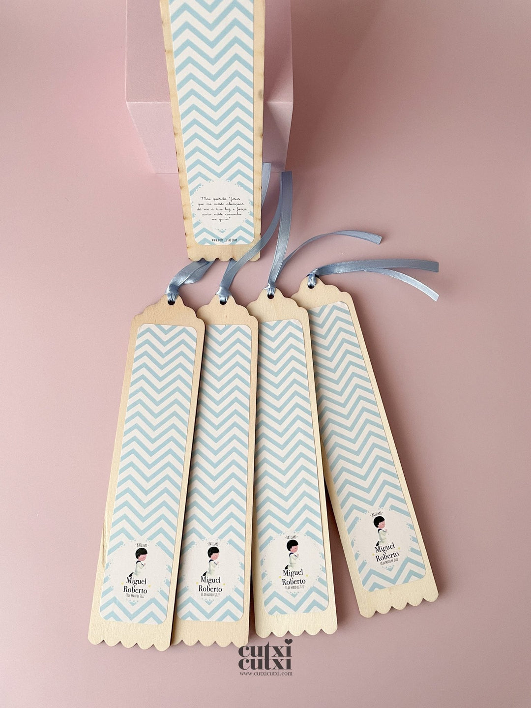 Santinhos em Madeira Personalizados - Marcadores de Livros - Cutxi Cutxi - Presentes Personalizados