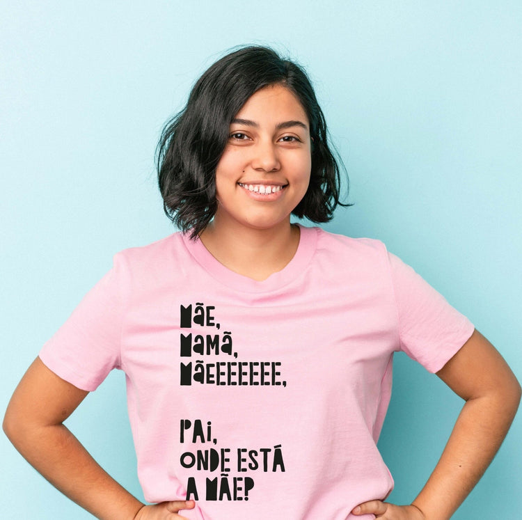 T-shirt Mãe, Mamã, Mãeeeee. Pai, onde está a Mãe? - Cutxi Cutxi - Presentes Personalizados